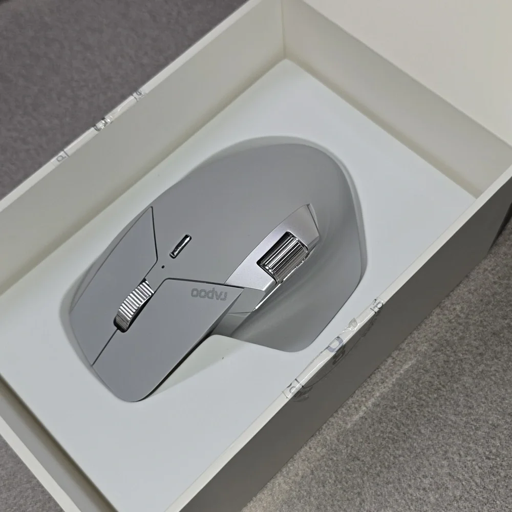 Silver Ergonomic Wireless Mouse with USB Connectivity